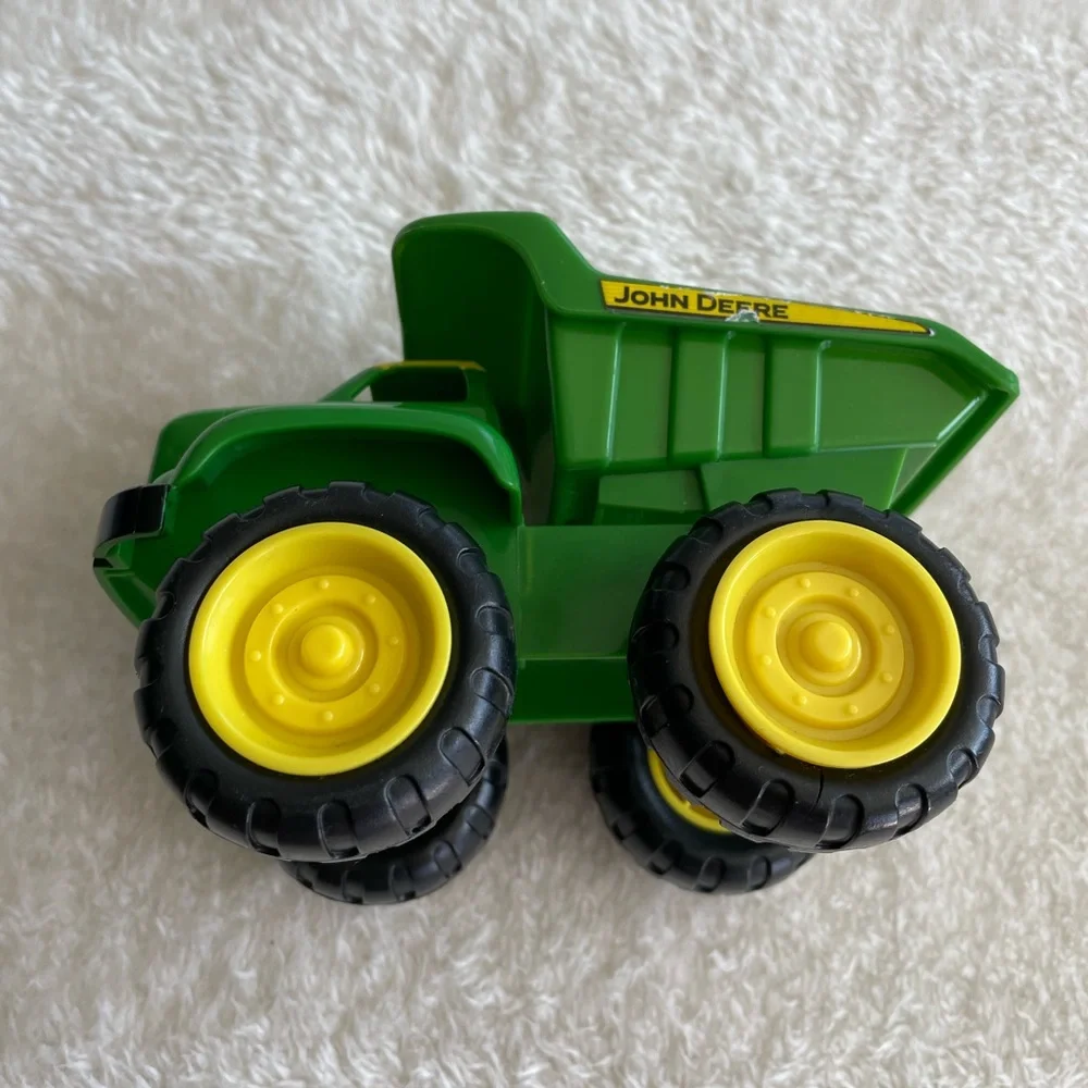 John Deere 4” X 6” Dump Truck